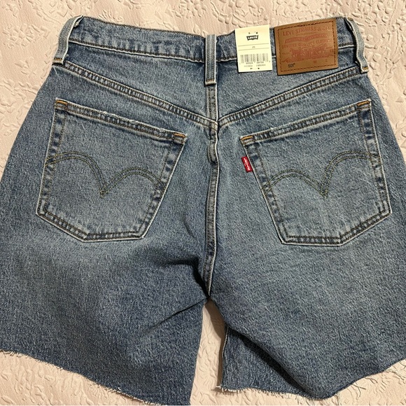 NWT Levi’s 501 high rise mid thigh shorts size 26 - Picture 2 of 3